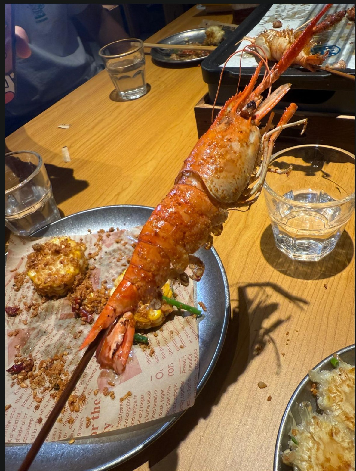 深圳燒烤推薦｜李小太燒烤實測！羅湖平價海鮮燒烤店CP值爆燈，必試鹽烤羅氏蝦＋超大帶子！