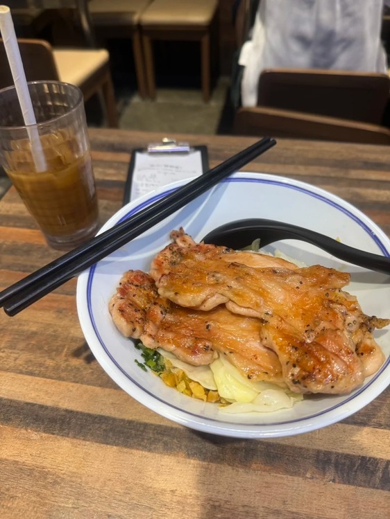 香港本地人帶路：64港元的高CP雞肉飯（銅鑼灣）